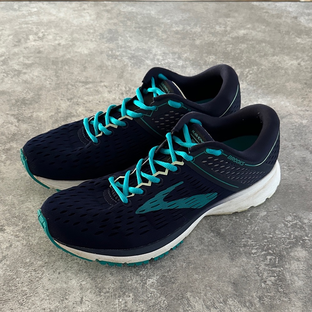 Brooks Women's Athletic Shoes - Navy and Teal